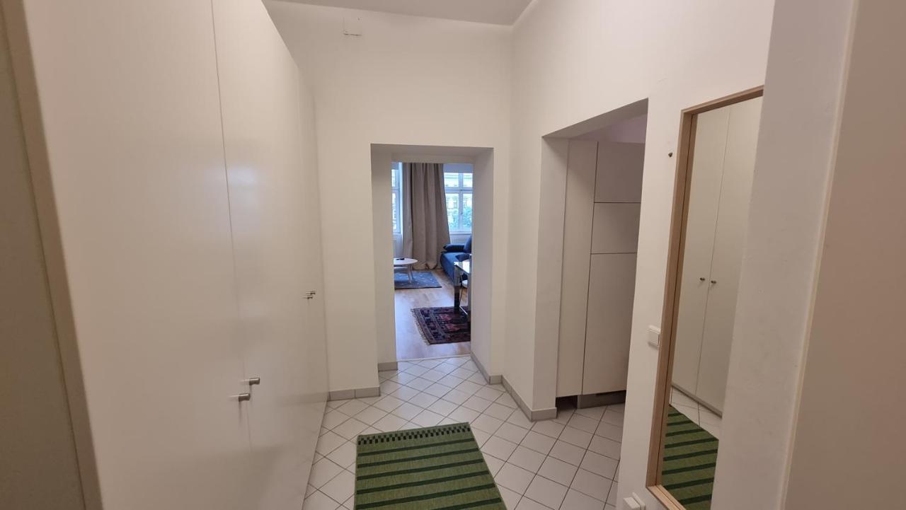 Sunny Apartment Next To Metro 1Br เวียนนา ภายนอก รูปภาพ